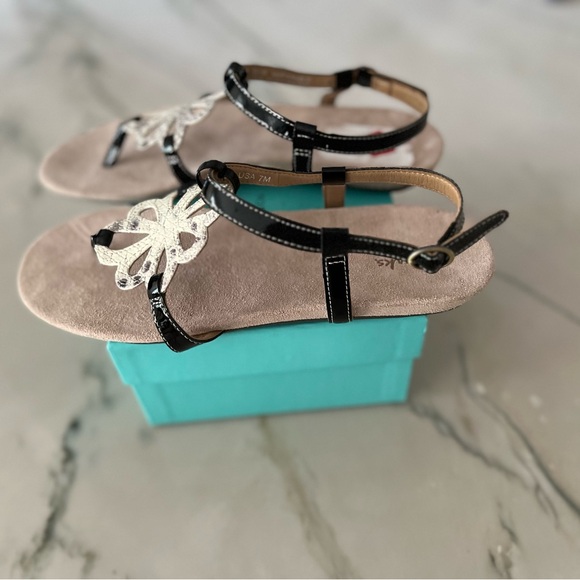 Clarks Artisan  Sandals Sz 7 NWT - Picture 6 of 12